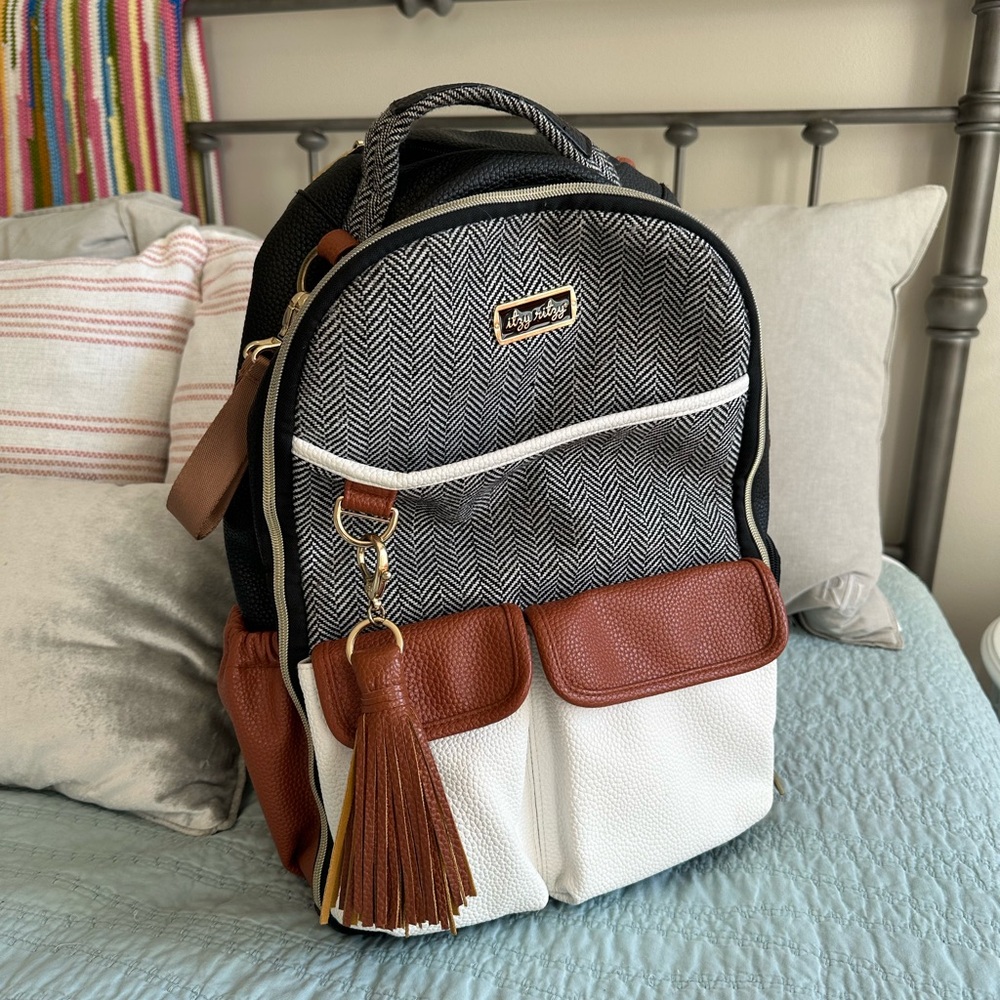 Itsy Ritzy Large Diaper Bag